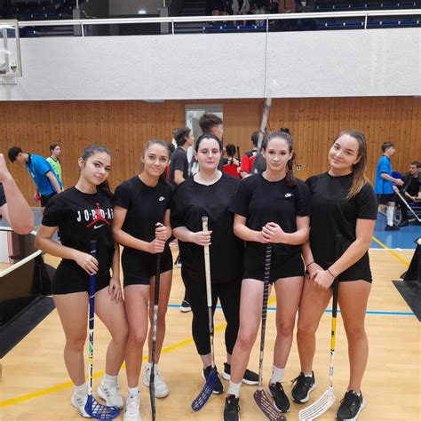 Floorball diákolimpia versenyzők akcióban