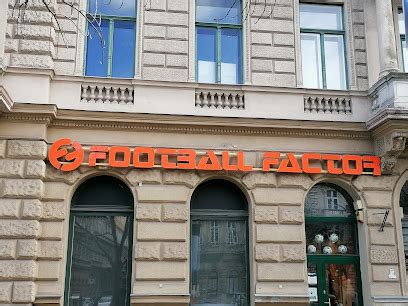 A Football Factor Andrássy út 81. üzletének homlokzata