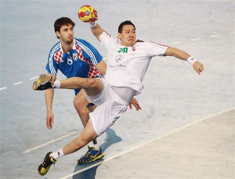 Nagy László és Schuch Timuzsin reklamál a játékvezetőnél a Barcelona elleni meccsen