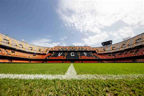 A Ciudad de Valencia stadion látképe mérkőzés előtti hangulatban