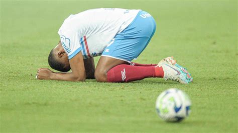 Mezítlábas focisták a homokban