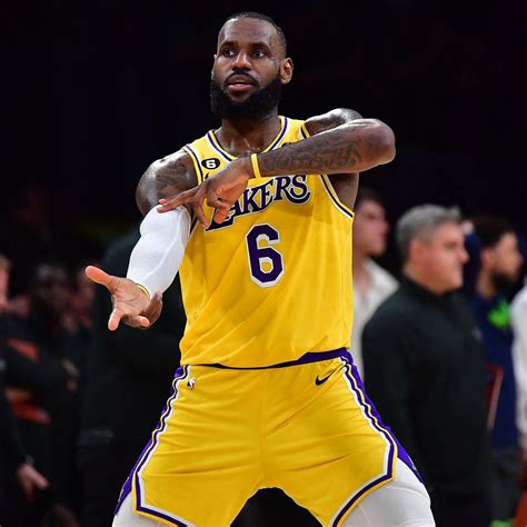 LeBron James pontrekordot dönt