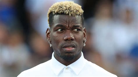 Paul Pogba egy kemény ütközésben a mérkőzésen