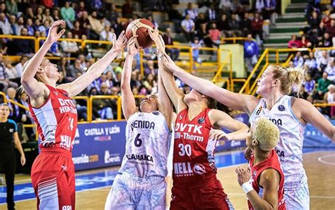 Kosárlabda mérkőzés a DVTK és a Szekszárd között
