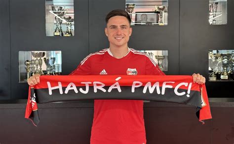 PMFC utánpótlás csapat ünneplés közben