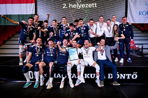 A Vegyész RC Kazincbarcika felnőtt csapata ünnepel