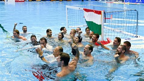 A VRCK-Szalézi U19-es csapat ünnepli a győzelmet