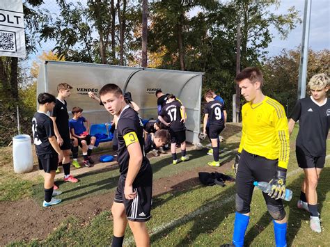 Törökszentmiklósi Football Club utánpótlás labdarúgók edzés közben