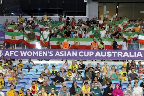 Iráni-ausztrál tüntetők a Gold Coast-i stadion előtt