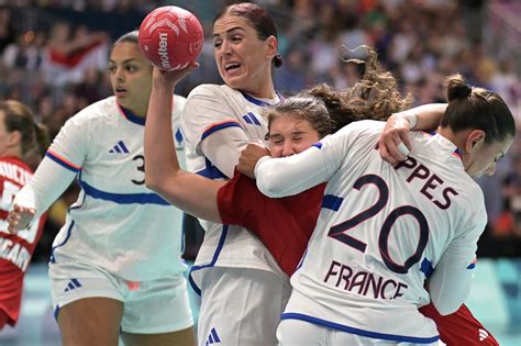 Francia és holland kézilabdázók összecsapása