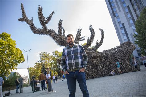Szőke Gábor Miklós korábbi monumentális alkotásai, mint a Fradi-sas