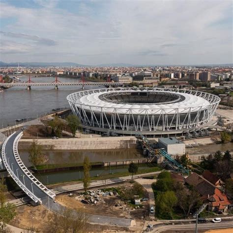 A stadion tetőszerkezete és anyaga