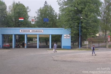 A stadion főbejárata és környéke
