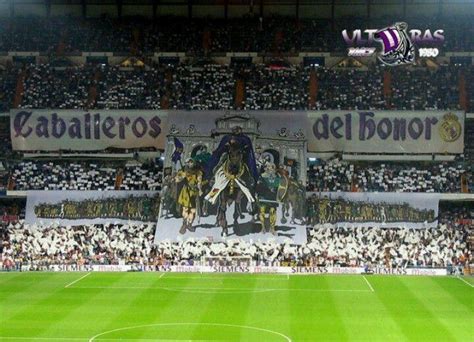 Real Madrid Ultras Sur szurkolók a stadion előtt