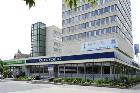 A Fővárosi Vízművek Sportközpont bejárata