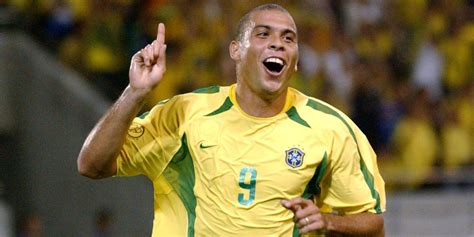 Ronaldo, a brazil legenda, amint gólt ünnepel