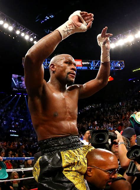 Floyd Mayweather Jr. a győzelem pillanatában