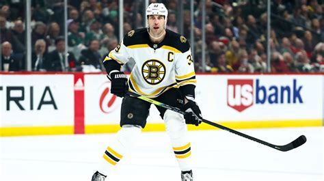Zdeno Chara, az NHL rekordere lövés közben