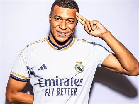 Kylian Mbappé játék közben, Real Madrid mezben