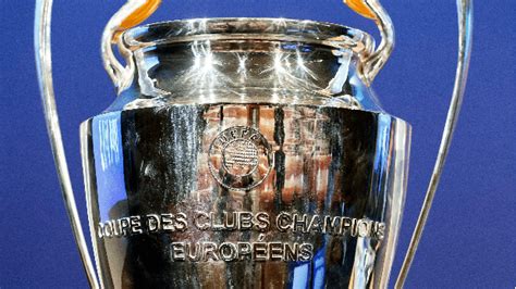 Női Bajnokok Ligája trófea