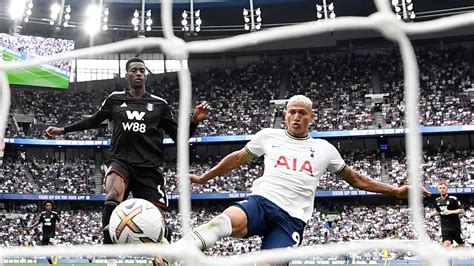 Chelsea és Tottenham játékosok a pályán