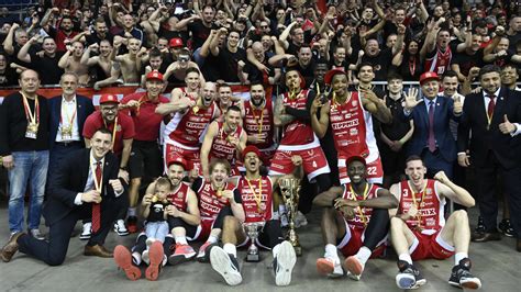 A győztes szolnoki vívók a dobogón