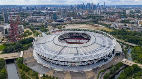 Képet a walesi stadionról, Cardiffról