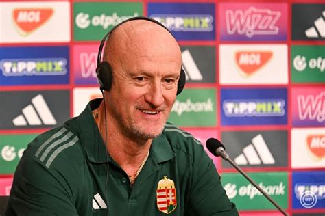 Marco Rossi, a magyar válogatott szövetségi kapitánya a pálya szélén