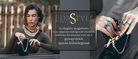 A Borusseum bejárata és egy trófea a gyűjteményből