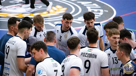 Jevgenyij Trefilov bájvigyora egy győztes mérkőzés után