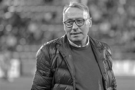 Müller Sándor gólt lő a Vasas számára a stadionavató mérkőzésen