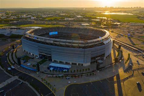Elhanyagolt stadion részlete