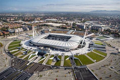 Area12 bevásárlóközpont és szállodák az Allianz Stadium közelében