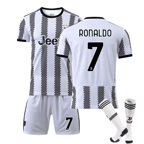 Juventus rajongó gyermek Ronaldo mezben