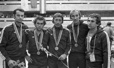 Az 1980-as moszkvai olimpia jelképe és a kézilabda sportág sziluettje