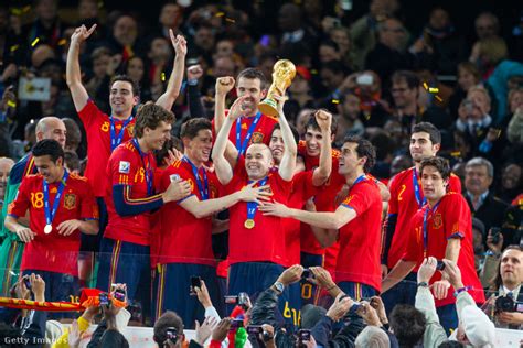 A győztes spanyol válogatott ünneplése