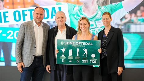 Az új igazolások bemutatása az Audi ETO KC sajtótájékoztatóján