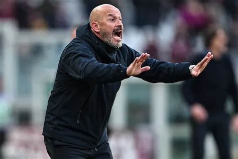 Vincenzo Italiano, a Fiorentina vezetőedzője meccs közben