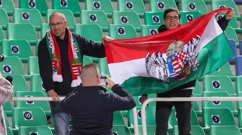 Bolgár focipálya és szurkolók látképe