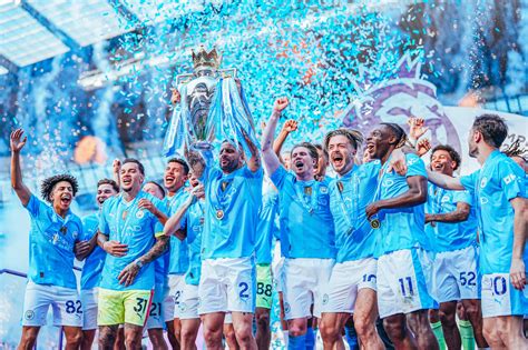 Manchester City játékosok ünneplik a Premier Liga győzelmet