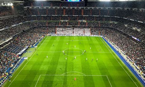 Marokkói futballpálya stadionja tele szurkolókkal