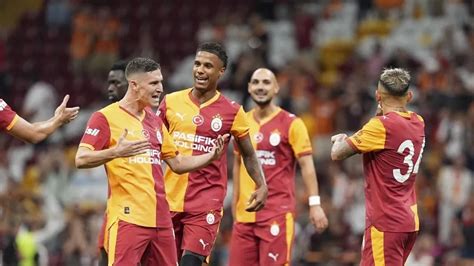 Galatasaray szurkolók ünneplés közben