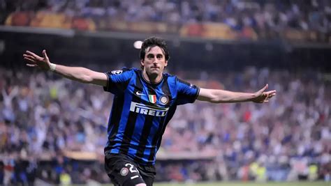 Diego Milito ünnepli gólját
