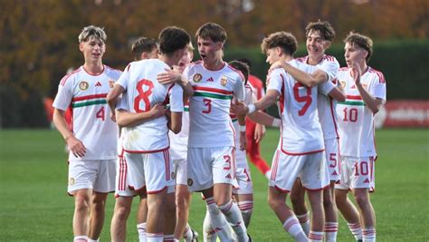 A magyar U16-os válogatott gólszerzője ünnepli a találatot