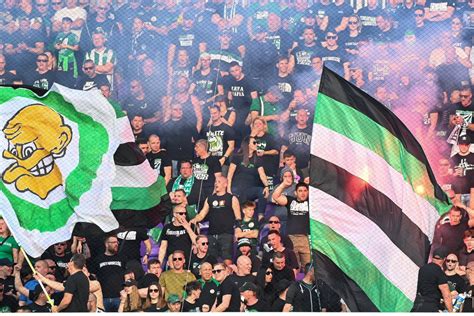 Ferencvárosi szurkolók a stadionban