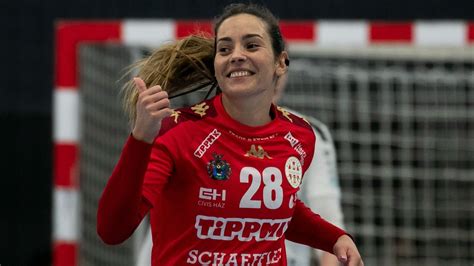Töpfner Alexandra kézilabdázik, közelről
