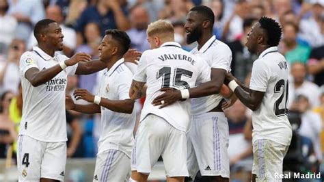 Real Madrid edzői stáb értekezik
