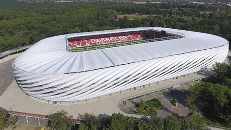A nagyszombati City Aréna látképe egy futballmérkőzés előtt
