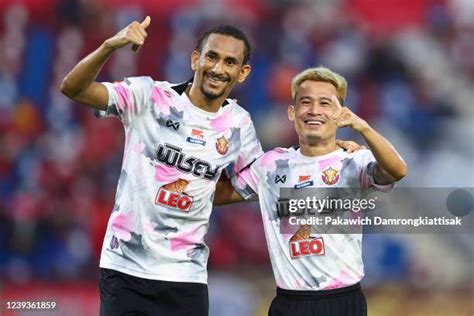 Hamilton Soares, a Thai League 1 gólkirálya akcióban