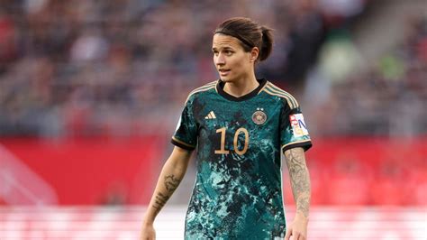 Marozsán Dzsenifer, a Lyon magyar származású középpályása